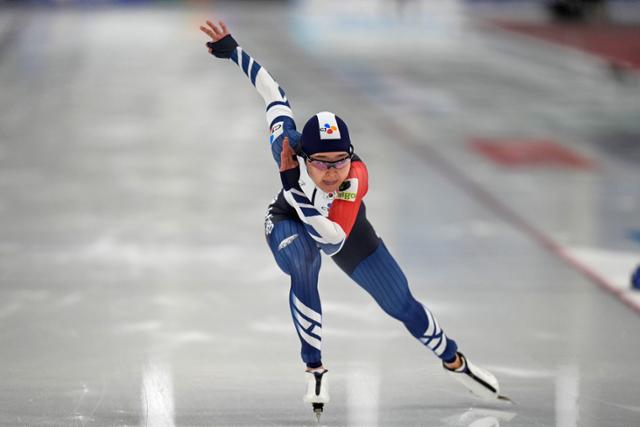 빙속 <b>김민선</b>, <b>이상화</b> 넘어 1,000m 한국 신기록