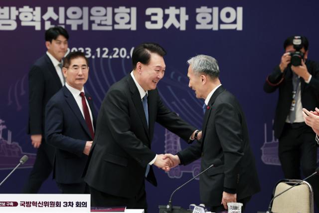 김관진 설 특별사면 유력설에… 민주당 총선 댓글공작 시즌2냐