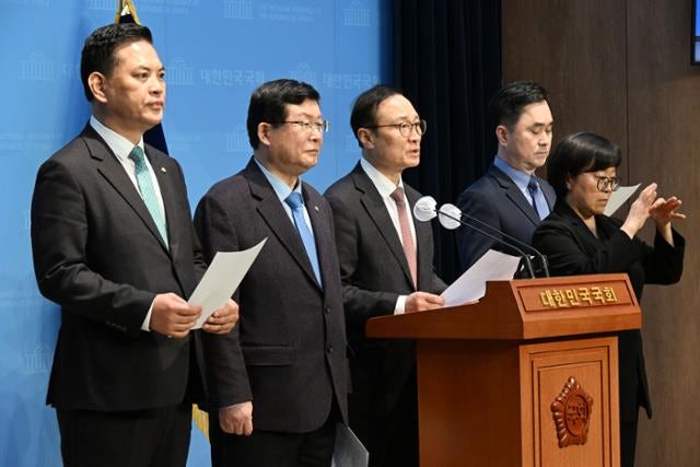 이낙연 신당, 간판 또 바꾸면 4번째... <b>홍영표</b>·<b>설훈</b> '<b>민주연대</b>'와 통합