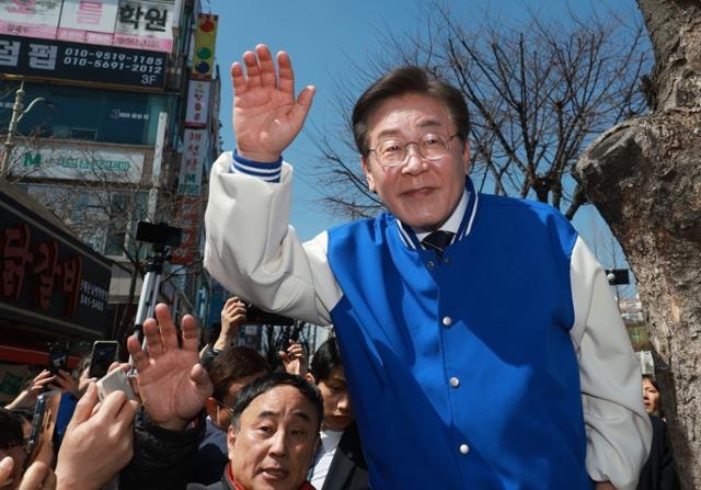 <b>이재명</b> "나라에 이미 망조... 전쟁 나도 이상할 게 없다"