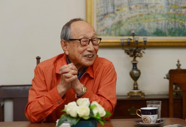<b>김형석</b> 명예교수, 尹과 오찬 "의대교수 집단사직에 실망"