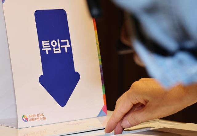 전주 <b>투표소</b>서 투표 과정 <b>인터넷 방송</b>한 <b>40대</b> 검거