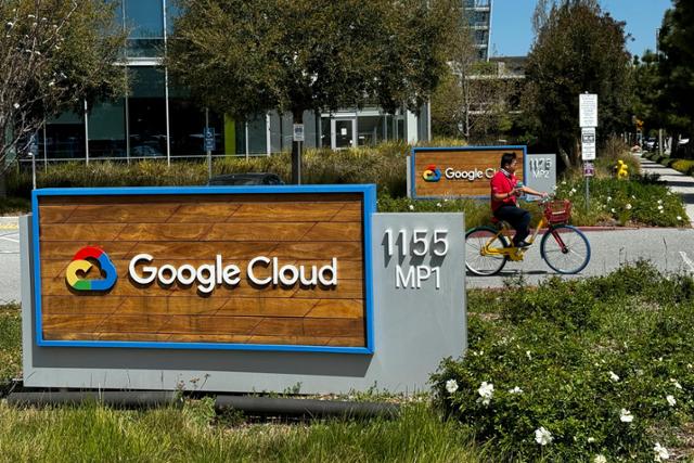18일 미국 캘리포니아주 서니베일에 있는 구글 사무실 부지에 구글 간판이 세워져 있다. 구글은 지난 16일 이곳 사무실 등을 점거하고 이스라엘 정부와의 사업 중단을 요구한 직원 28명을 17일 무더기 해고했다. 서니