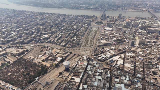 지난달 24일 하늘에서 내려다본 이라크 수도 바그다드 모습. 바그다드=로이터 연합뉴스