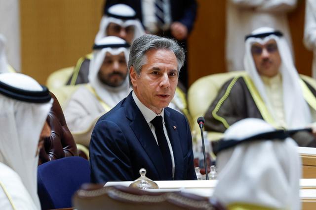토니 블링컨 미국 국무장관이 29일 사우디아라비아 리야드에서 걸프협력회의(GCC) 파트너들과 대화하고 있다. 리야드=로이터 연합뉴스