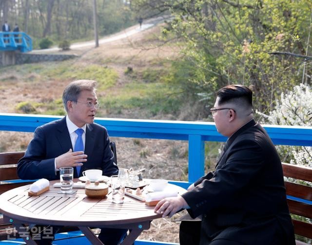 '<b>김정숙</b> 단독 <b>외교</b>' 강조한 文 회고록에 與 "특검이 먼저" 맹폭