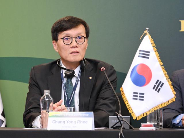 이창용 한국은행 총재가 3일(현지시간) 조지아 트빌리시 풀만호텔에서 열린 '동남아시아국가연합(ASEAN·아세안)+3 재무장관회의 공동 기자회견'에서 발언하고 있다. 기획재정부 제공