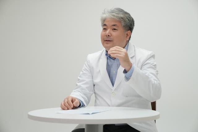 According to Kim Seok-mo, a professor of Endocrine Surgery at Gangnam Severance Hospital, 'Thyroid cancer has a generally good prognosis, but less than 1% of rare undifferentiated thyroid cancers can be as fatal as more than 80% die within a year.' Provided by Gangnam Severance Hospital