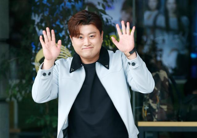 Singer Kim Ho-jung at KBS in Yeongdeungpo-gu, Seoul on the 26th, after finishing the recording of the show, 'Boss's Ears Are Donkey Ears'. News1