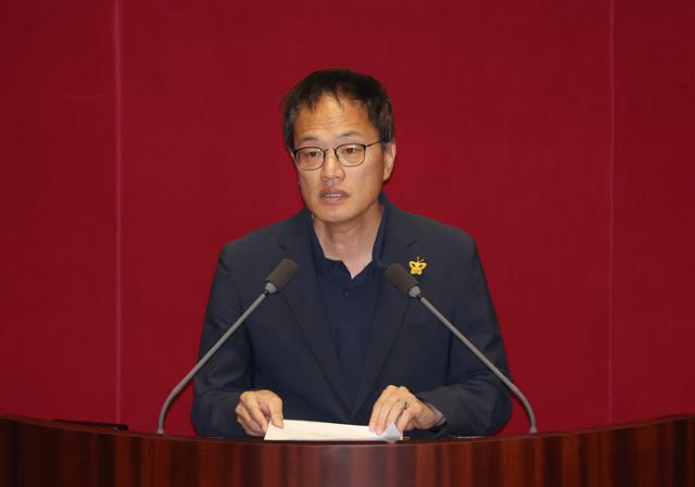 박주민 더불어민주당 의원이 28일 국회에서 열린 제414회국회(임시회) 제2차 본회의에서 토론 발언을 하고 있다. 뉴시스