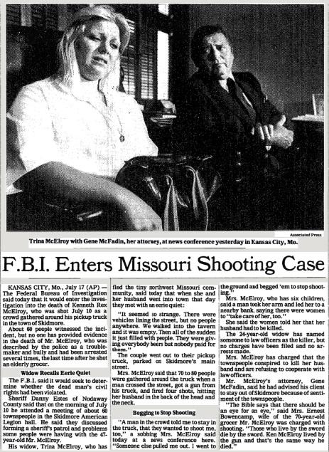 켄 맥엘로이의 생전 마지막 부인인 트레나(왼쪽)가 자신의 변호사와 맥엘로이 살인 사건에 대해 기자회견을 하고 있는 모습을 전한 뉴욕타임스(NYT) 기사(1981년 7월 18일 자). 이 기사 속 트레나의 이름은 트리