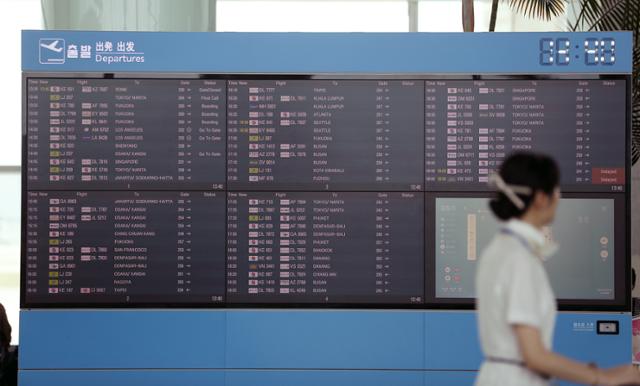 북한이 GPS 교란 도발을 한 30일 인천국제공항에서 출발 안내가 표시되고 있다. 뉴스1