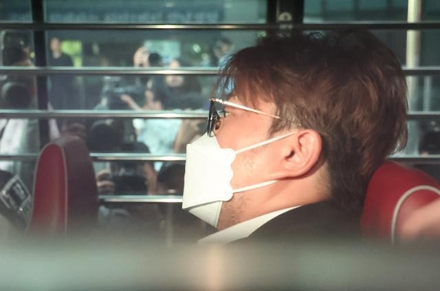 <b>김호중</b> "날 먹잇감으로 던졌다"… <b>경찰</b> "인권침해? 동의 못해"