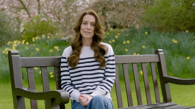 영국 케이트 미들턴 왕세자빈이 지난 3월 공개된 영상에서 암 투병 사실을 밝히고 있다. AP 뉴시스