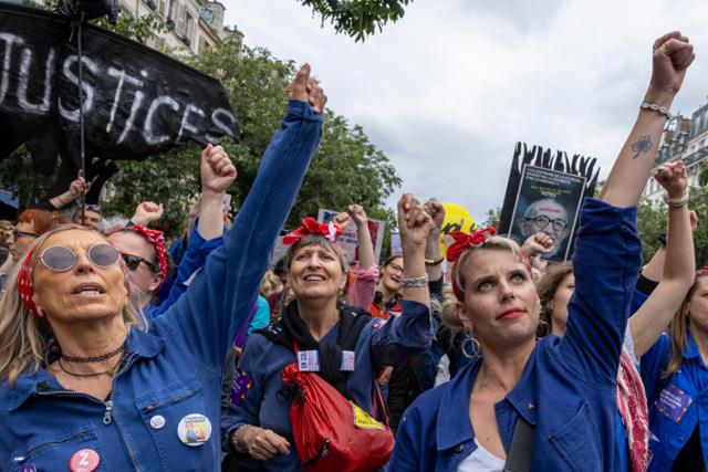 15일 프랑스 파리에서 극우 정당 국민연합(RN) 부상에 반대하는 시위가 벌어지고 있다. 파리=EPA 연합뉴스