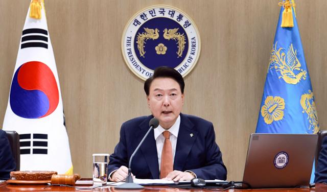윤석열 대통령이 18일 서울 용산 대통령실 청사에서 열린 국무회의에서 발언하고 있다. 뉴시스