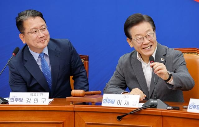진중권 "<b>아버지</b>가 <b>이재명</b>인 <b>민주당</b>은 지금 '재명 2년'"