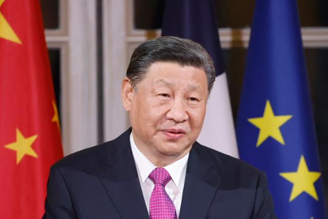 시진핑 중국 국가주석이 지난달 21일 프랑스 파리 엘리제궁에서 저녁 만찬에 참석해 발언하고 있다. 파리=AP 연합뉴스