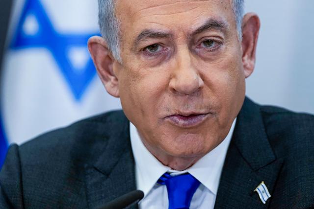 베냐민 네타냐후 이스라엘 총리가 지난해 12월 이스라엘 텔아비브의 국방부에서 각료회의를 주재하고 있다. 텔아비브=AP뉴시스