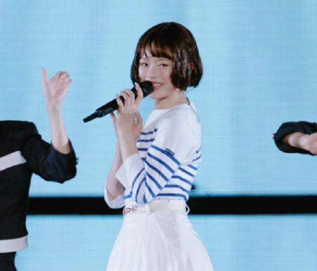 '<b>뉴진스</b> 아저씨들'도 출동해 소리 질렀다...<b>도쿄돔</b> 뒤집은 <b>뉴진스</b>