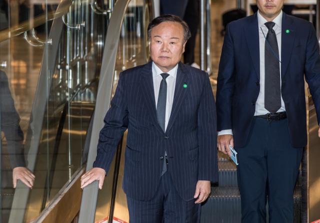 김재원(왼쪽) 전 의원. 한국일보 자료사진