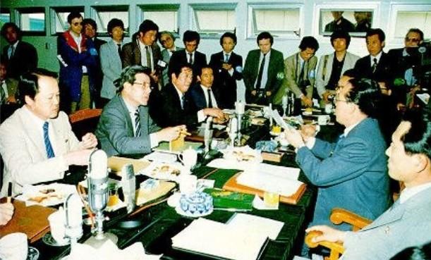 1984년 4월 30일 판문점 중립국감독위원회 회의실에서 열린 제2차 남북 체육회담 모습. 통일부 제공