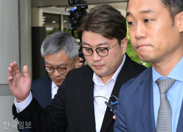 '음주 <b>뺑소니</b>' <b>김호중</b> 오늘 첫 <b>재판</b>…위험운전치상 등 혐의