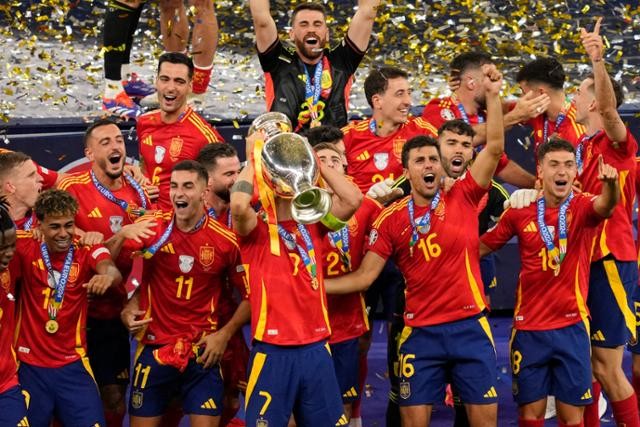 '무적함대' <b>스페인</b>, 잉글랜드 2-1로 꺾고 유로 2024 우승