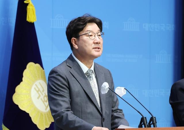 권성동 "<b>임성근</b> 구명로비 의혹 관련자는 이재명 팬클럽 발기인"