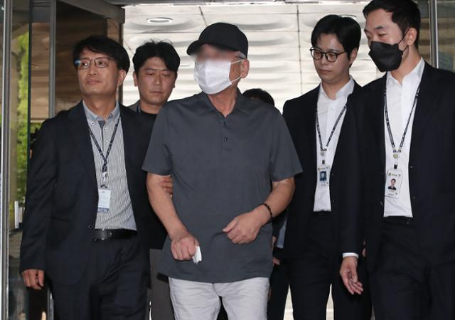 The driver of the car involved in the incident of driving in the opposite direction at City Hall Station, Cha, attending a pre-trial detention hearing as a suspect at the Seoul Central District Court in Seocho-gu on the morning of the 30th. News1