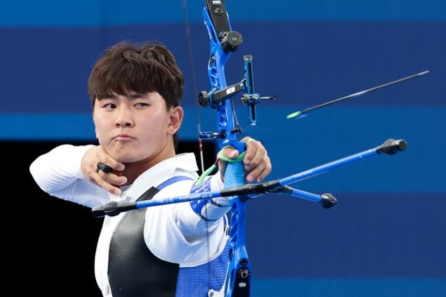 '우천 연기' 김제덕, <b>개인전</b> <b>16강</b> 진출…한국 <b>양궁</b> 전원 <b>16강</b> 안착