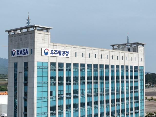 지난 5월 현판이 설치된 경남 사천시 우주항공청 임시청사.사천=연합뉴스