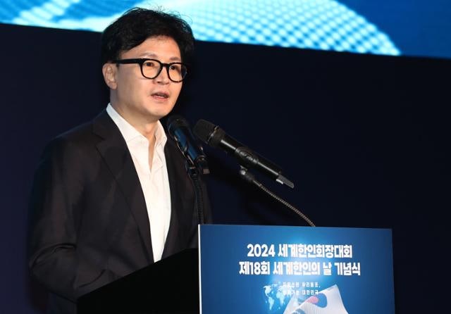[단독] <b>한동훈</b>, '<b>공격</b> 사주 의혹' 尹 전 참모 <b>김대남</b> 감찰 지시