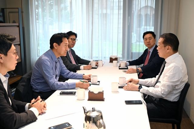 <b>오세훈</b>이 나섰다... 與 중진들과 한동훈 직격 "운동권 프레임 휘말려"