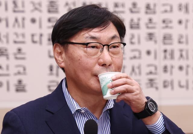 억대 <b>뇌물</b> 혐의 <b>이화영</b> “<b>국민참여재판</b>을”.. 검찰은 “부패사건, 안돼...