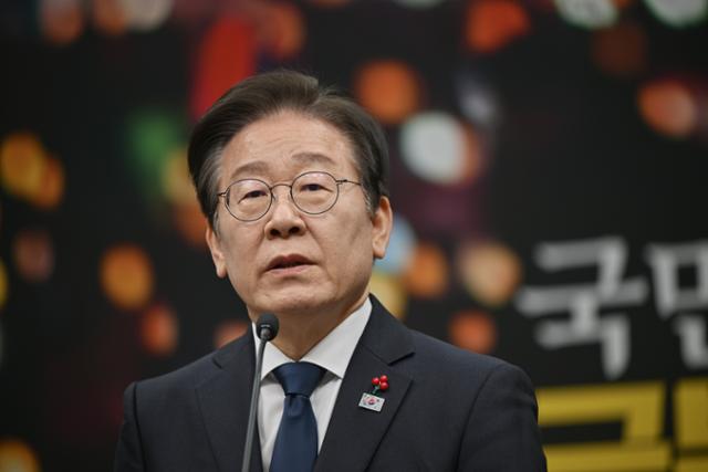 이재명 더불어민주당 대표가 15일 국회에서 열린 기자회견에서 발언하고 있다. 하상윤 기자