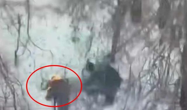 ボルロデ−ミルゼルレンスキウクライナ大統領が 17日テレグラムに掲示した映像に死体に推定される何かが燃えている場面が盛られている. ゼルレンスキ大統領はロシアが北朝鮮軍損失を隠蔽しようと北朝鮮軍の顔まで燃やしていると 