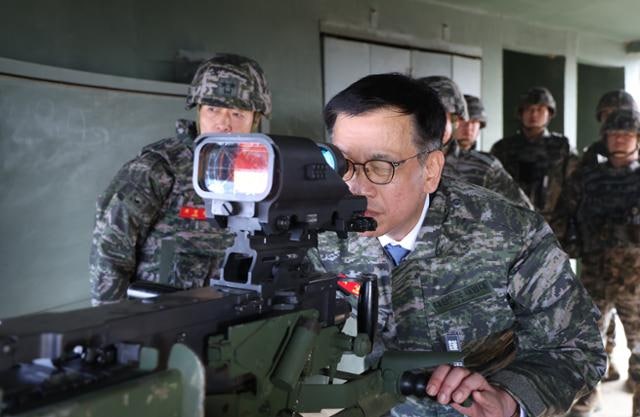 최전방 <b>군부대</b> 찾은 <b>최상목</b> "北, 한반도뿐 아닌 세계평화 위협 부상"
