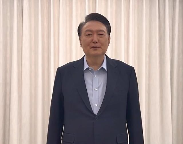 <b>체포</b>된 尹 "유혈사태 막으려 불법수사지만 <b>공수처</b> 출석 응해" 강변