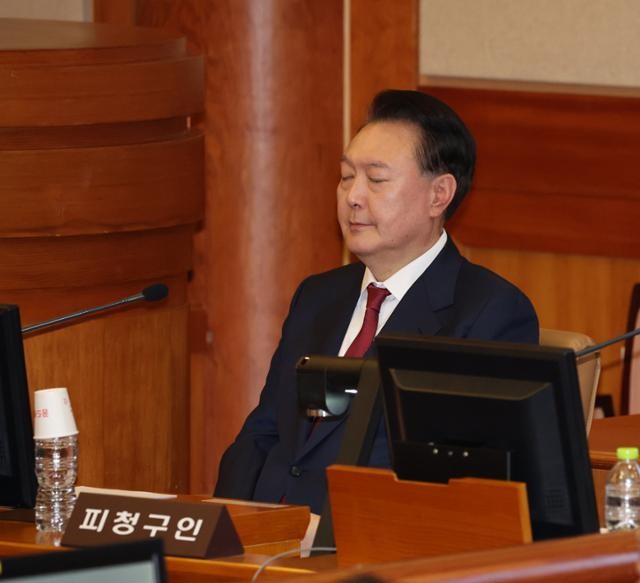 [단독] 尹, 탄핵심판에 <b>김봉식</b> 전 서울청장 추가 <b>증인 신청</b>