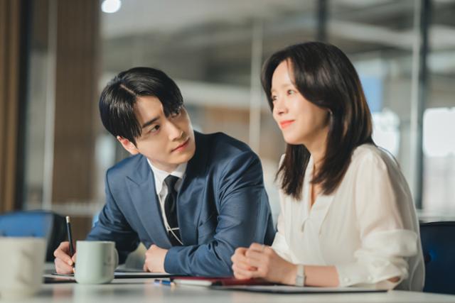 '나의 완벽한 비서' 유은호(이준혁)와 강지윤(한지민). 스튜디오S·이오콘텐츠그룹 제공