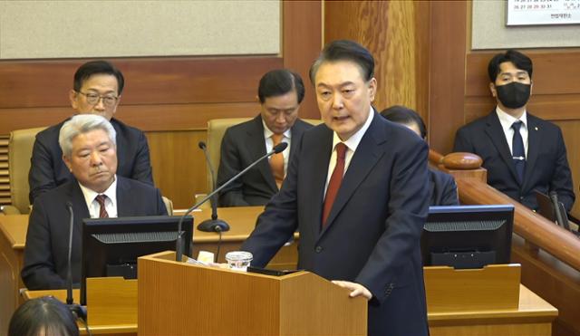 總統Yoon Seok -Yeol參加了25日下午在首爾的Jongno -Gu憲法法院舉行的總統彈each審判的最後一期。由憲法法院提供
