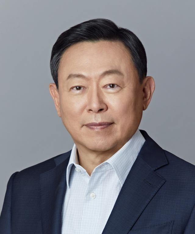 신동빈, 5년 만에 롯데쇼핑 사내이사 복귀…“그룹 전반 책임 경영”