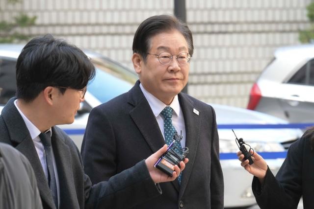 이재명 1심 무죄 위증교�사 2심 첫 재판... 검찰 "3시간이면 충분"