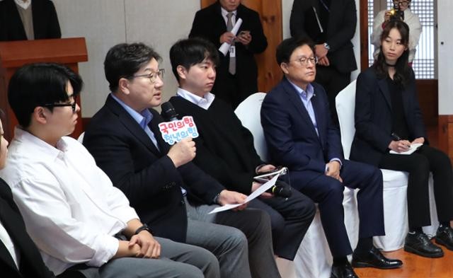 與 2030 러브콜 "대학생 장학금 70% 상향"... 대학원생 반값 등록금은 보류