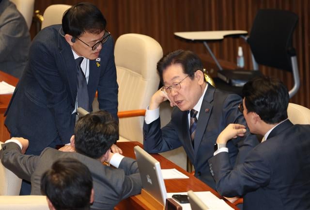 '개미 표심' 걸린 상법 개정안 野 주도 통과... 與 "기업 망한다" 반발