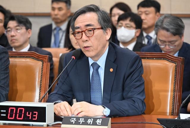 <b>조태열</b>, '<b>민감국가</b> 지정, 윤석열·이재명 영향' 질문에 "둘 다 관련 없다...