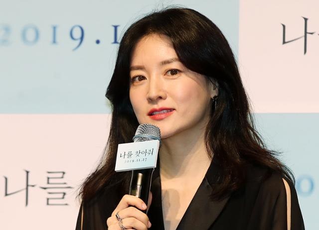 [단독] "<b>이영애</b>, <b>김건희</b>와 친분" 주장 유튜버... 검찰, 벌금 700만원 <b>약식</b>...
