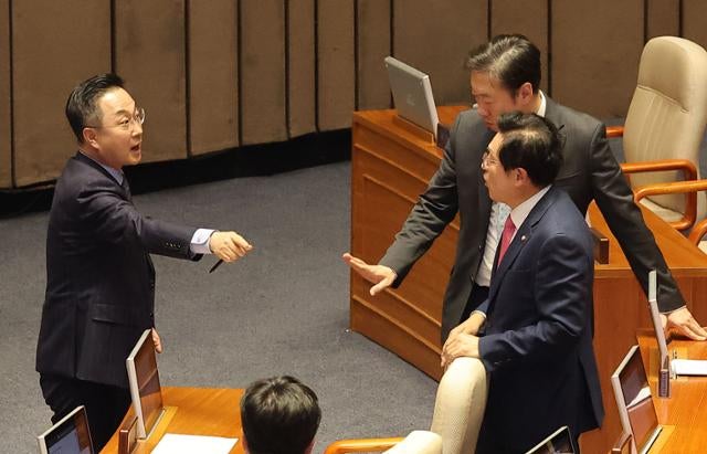 <b>박충권</b> '<b>공산주의자</b>' <b>발언</b>으로 여야 격돌… '마은혁 임명 촉구 결의안'...