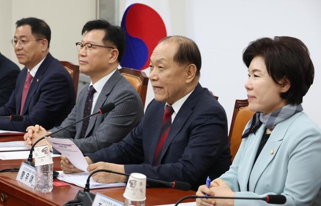 국민의힘 대선 주자들, 본경선 2인 방식 두고 이견... "반탄·찬탄으로 당 쪼개진다"